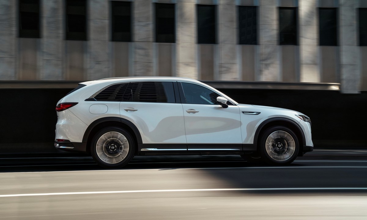 SUV Hybrid CX-90 có thể vận hành thuần điện trong đô thị.